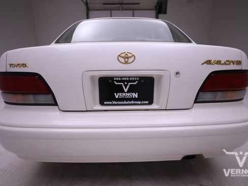 Used 1997 Toyota Avalon XL image 3