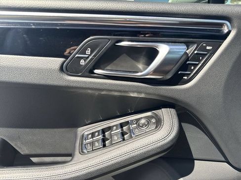 Used 2025 Porsche Macan AWD/4WD image 13