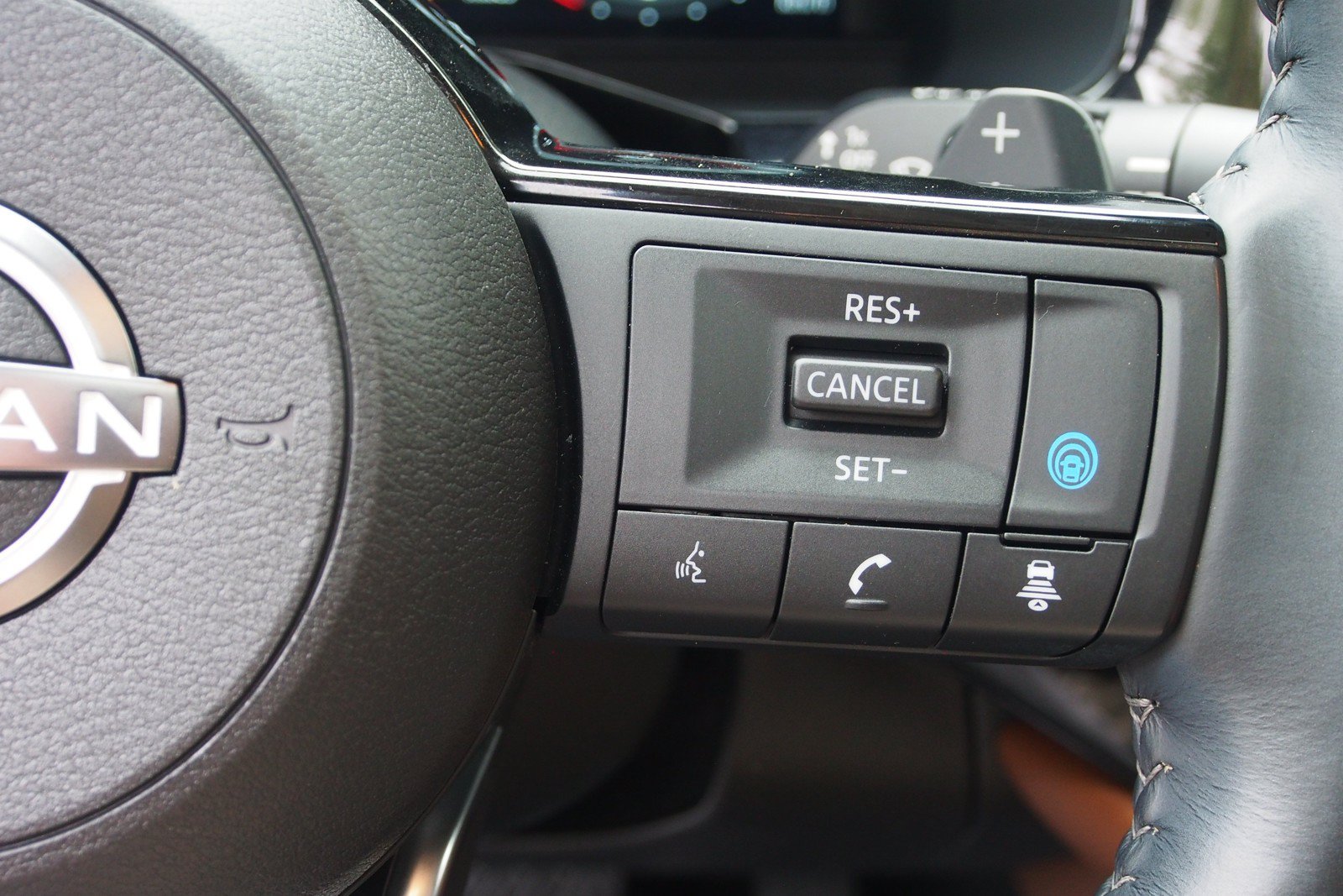 Used 2024 Nissan Pathfinder Platinum AWD/4WD image 28