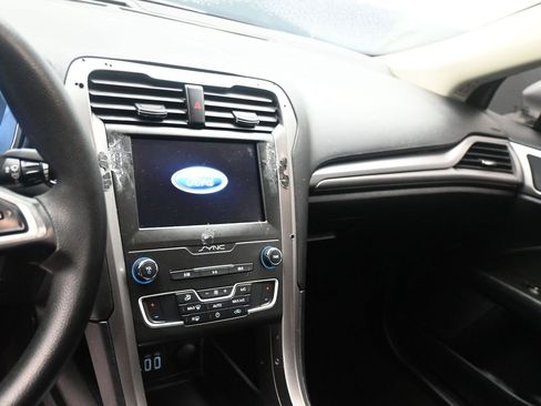 Used 2020 Ford Fusion SE image 14