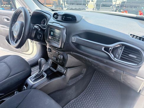 Used 2020 Jeep Renegade Altitude FWD image 22