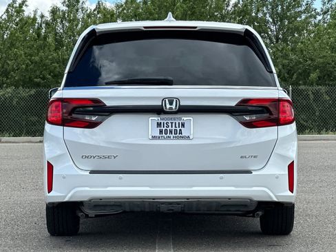 New 2026 Honda Odyssey Elite image 4