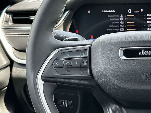 Used 2024 Jeep Grand Cherokee L Altitude AWD/4WD image 9