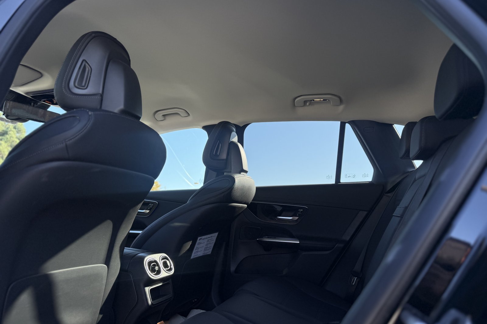 Used 2025 Mercedes-Benz GLC 350e 4MATIC image 41