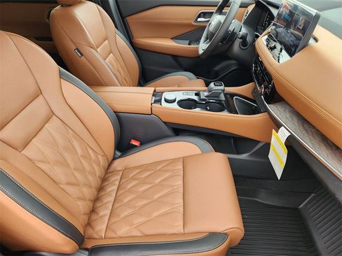 New 2026 Nissan Rogue Platinum image 10