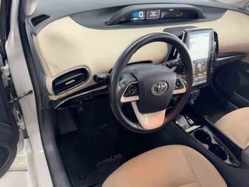 Used 2018 Toyota Prius Four image 4