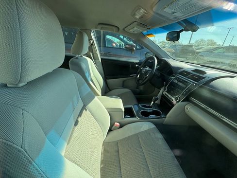 Used 2012 Toyota Camry LE image 4