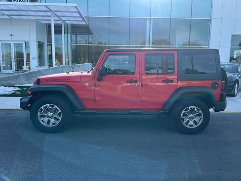 Used 2015 Jeep Wrangler Unlimited Rubicon w/ Connectivity Group image 8