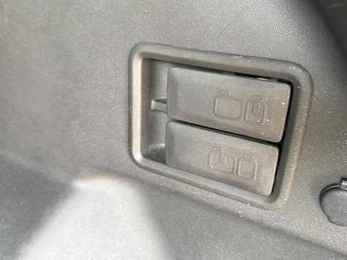 Used 2021 Chevrolet Equinox Premier FWD image 33