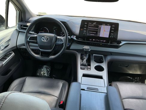 Used 2022 Toyota Sienna XSE AWD/4WD image 14