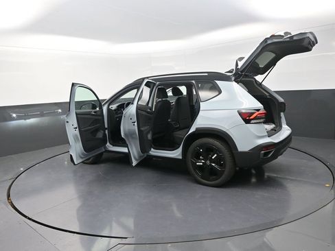 New 2026 Volkswagen Taos SE image 31