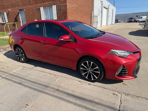 Used 2017 Toyota Corolla SE w/ SE Premium Package FWD image 4