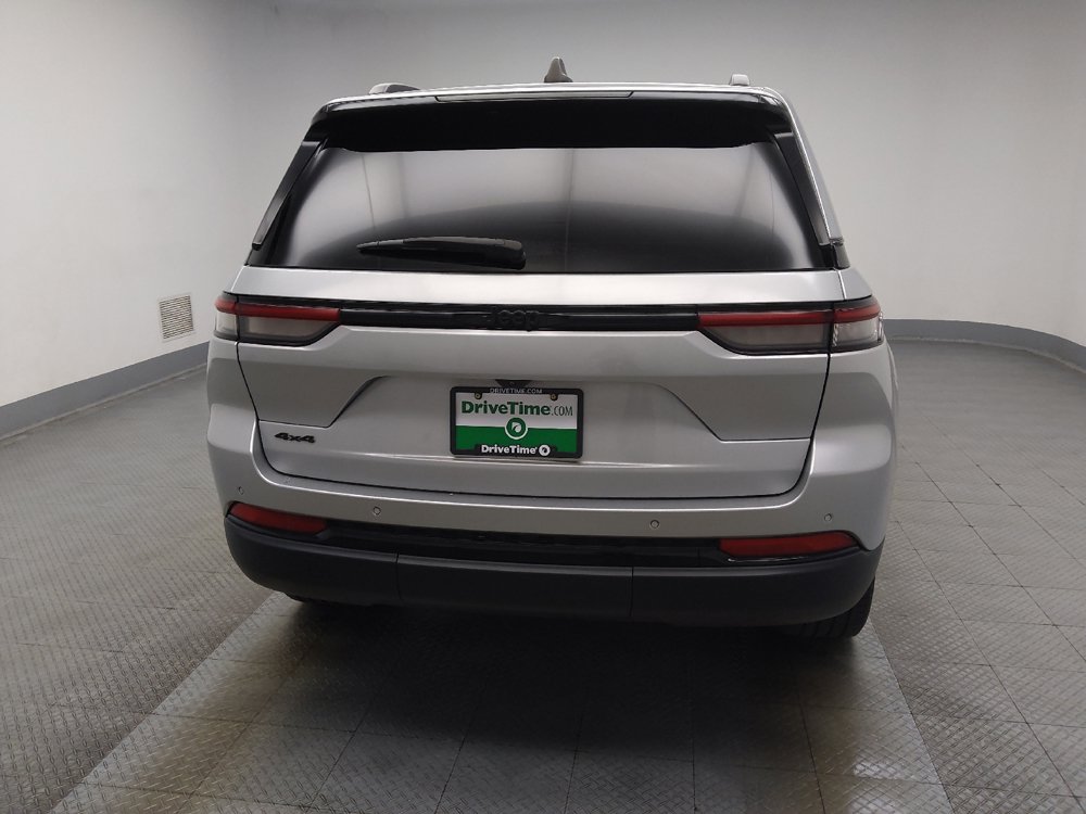 Used 2023 Jeep Grand Cherokee Altitude AWD/4WD image 7