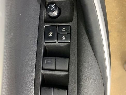 Used 2025 Toyota Corolla SE FWD image 17
