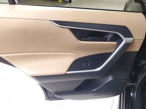 Used 2021 Toyota RAV4 LE image 13