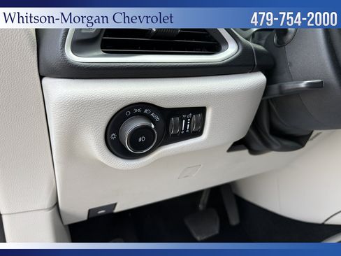 Used 2023 Chrysler Pacifica Touring-L FWD image 14