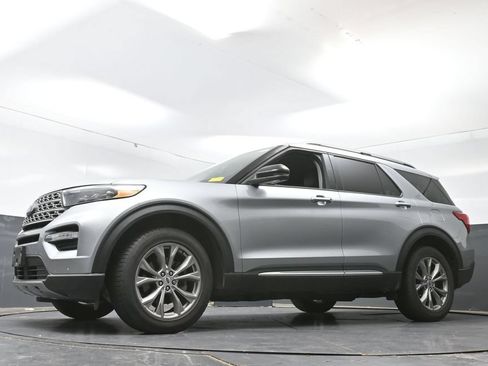 Used 2022 Ford Explorer Limited w/ Equipment Group 301A AWD/4WD image 29