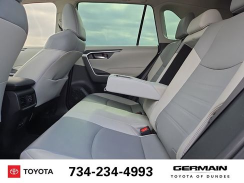 Used 2020 Toyota RAV4 XLE Premium FWD image 20