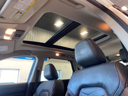 Used 2022 Nissan Pathfinder Platinum image 10