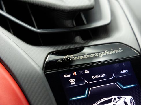 Used 2024 Lamborghini Revuelto image 50