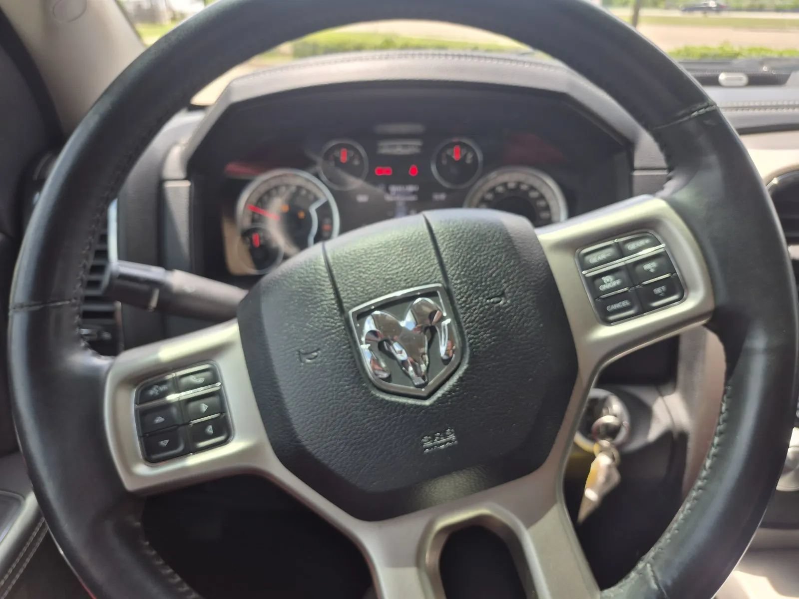 Used 2014 RAM 1500 Laramie RWD image 31