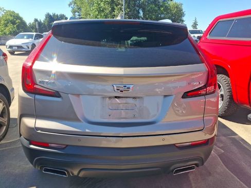 Used 2023 Cadillac XT4 Luxury w/ Cold Weather Package FWD image 8
