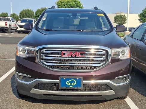 Used 2017 GMC Acadia SLT FWD image 2