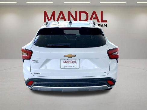 Used 2025 Chevrolet Trax LT w/ LT Convenience Package FWD image 7