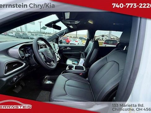 New 2026 Chrysler Voyager LX image 20