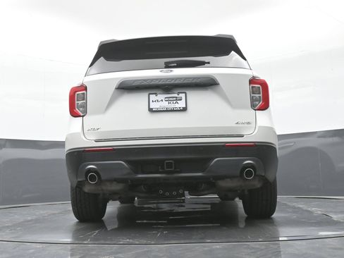 Used 2023 Ford Explorer XLT w/ Equipment Group 202A AWD/4WD image 39