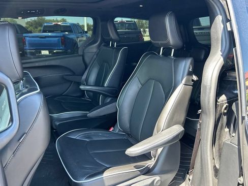 Used 2022 Chrysler Pacifica Limited w/ S Appearance Package FWD image 35