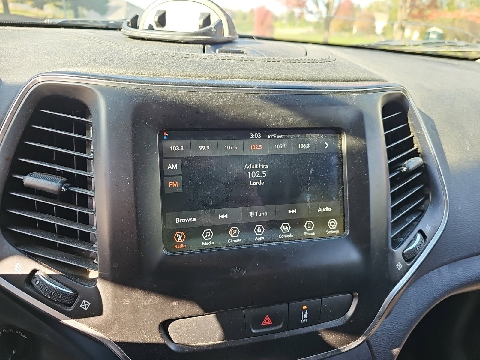 Used 2021 Jeep Cherokee Latitude AWD/4WD image 17