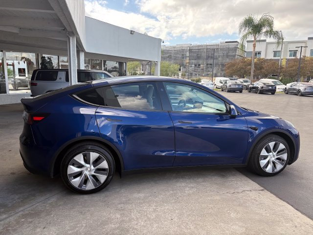 Used 2024 Tesla Model Y Long Range AWD/4WD image 12