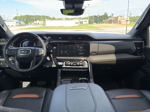 Used 2024 GMC Sierra 2500 AT4 w/ AT4 Premium Plus Package AWD/4WD image 24