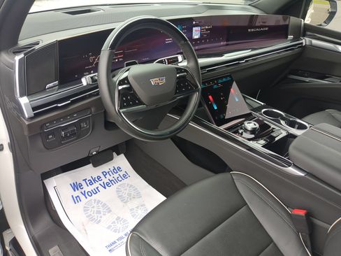Certified 2025 Cadillac Escalade Sport AWD/4WD image 9