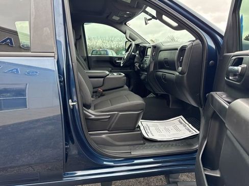 Used 2022 Chevrolet Silverado 2500 Custom w/ Custom Convenience Package image 17