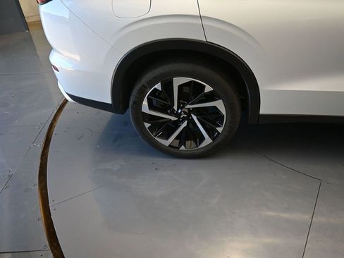 Used 2024 Mitsubishi Outlander SE image 23