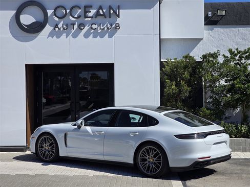 Used 2023 Porsche Panamera 4 Platinum Edition image 4