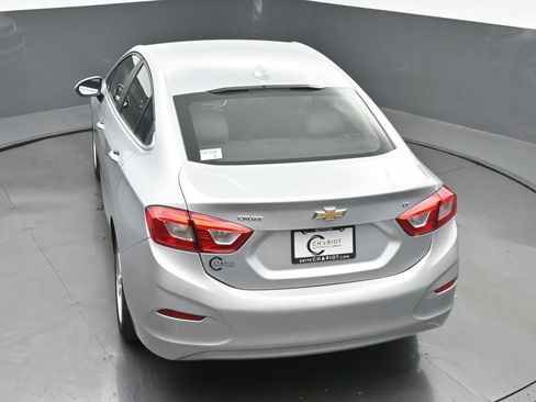 Used 2018 Chevrolet Cruze LT w/ Convenience Package FWD image 43