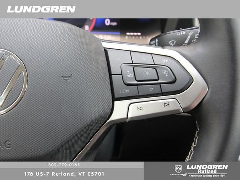 Used 2025 Volkswagen Taos SE image 15