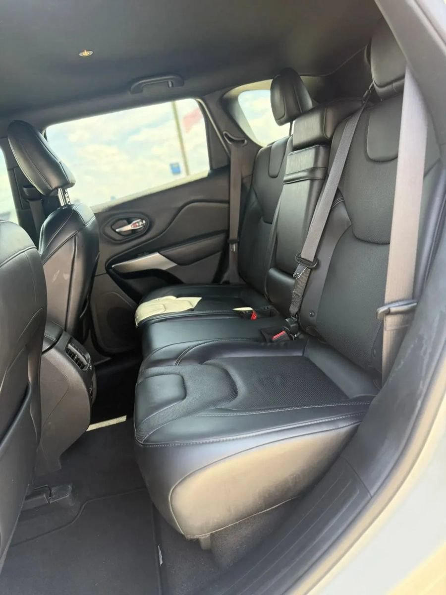 Used 2019 Jeep Cherokee High Altitude AWD/4WD image 10