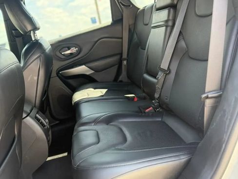 Used 2019 Jeep Cherokee High Altitude AWD/4WD image 10