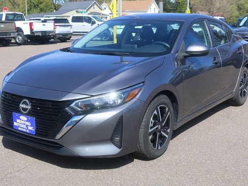 Used 2024 Nissan Sentra SV FWD image 2