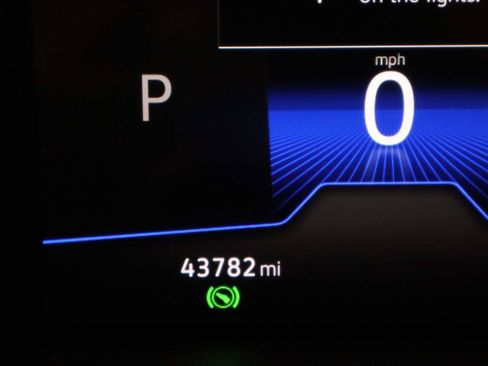 Used 2023 Volkswagen Taos SE w/ Panoramic Sunroof Package image 7