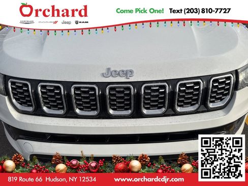 Used 2024 Jeep Compass Limited image 11