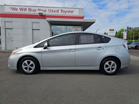 Used 2012 Toyota Prius Four w/ Deluxe Solar Roof Pkg FWD image 4