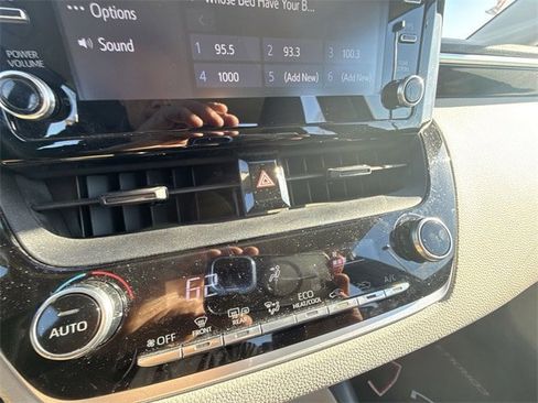 Used 2020 Toyota Corolla LE image 18