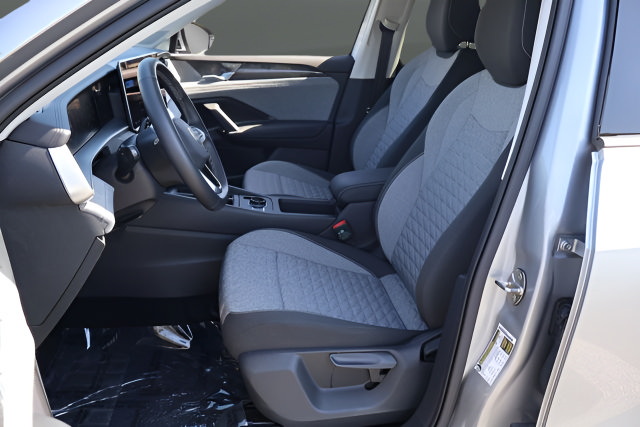 Used 2025 Volkswagen Tiguan S AWD/4WD image 13