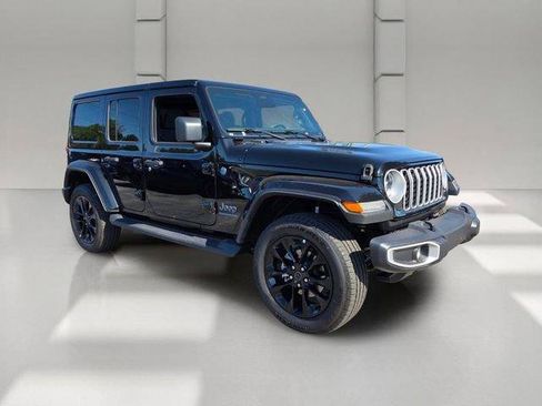 Used 2025 Jeep Wrangler Sahara image 7