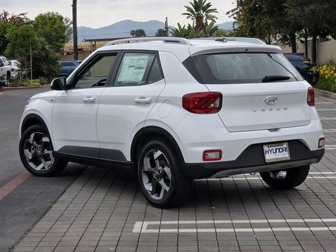 New 2025 Hyundai Venue SEL image 5